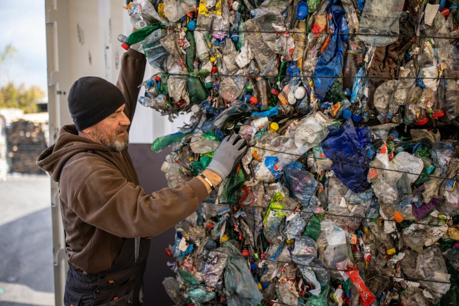 Measuring the carbon footprint of plastics - 440 Megatonnes: Tracking ...